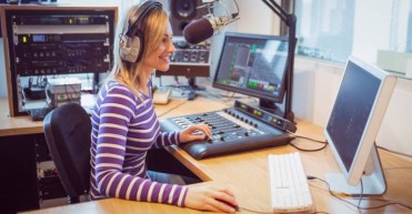 ai-agents-deliver-high-quality-personalized-night-radio-broadcasts-1200-628-800x419 ai-agents